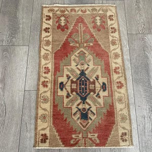 Unique rug, Wool rug small, Vintage rug, Doormat rug, Turkish rug, Handmade rug, Organic wool rug, Bohemian rug, Oushak rug, 1.5x2.6 ft