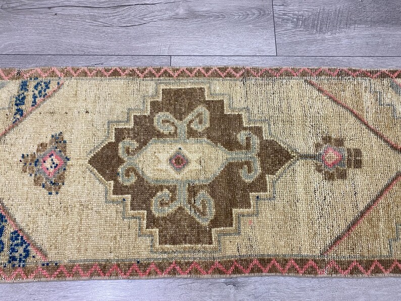 Oushak small rug, Turkish vintage rug, Organic rug, Doormat, Kitchen rug, Oriental rug, Ethnic rug, Bohemian rug, Rustic rug, 1.5 x 3.4 ft image 7