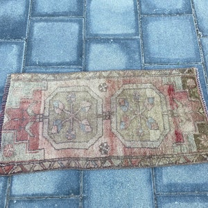2x3 Turkish rug, Vintage small rug, Faded rug, Boho rug, Oushak rug, 1.5 x 3.0 ft, Handmade wool rug, Antique rug, Bath mat, Antique rug