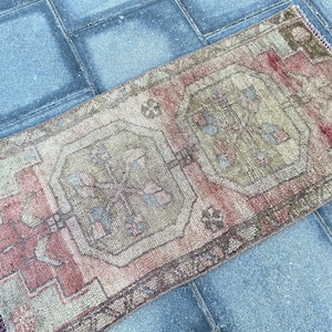2x3 Turkish rug, Vintage small rug, Faded rug, Boho rug, Oushak rug, 1.5 x 3.0 ft, Handmade wool rug, Antique rug, Bath mat, Antique rug