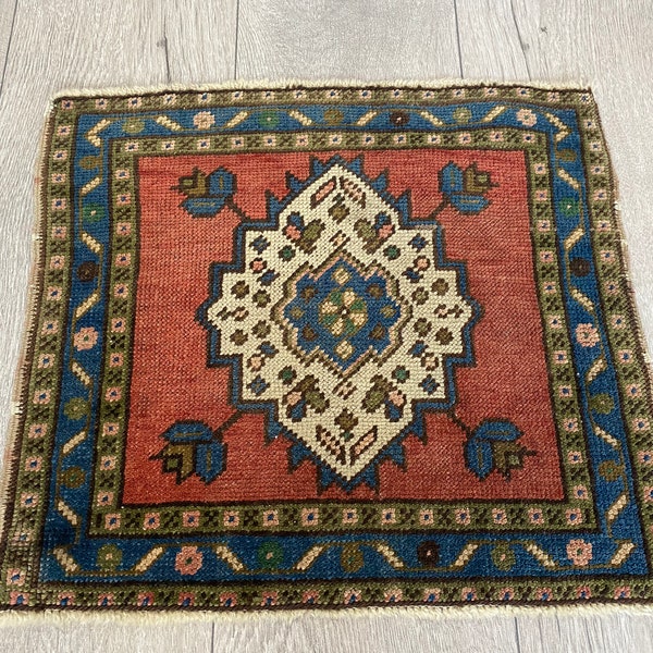 Turkish square rug, Vintage rug, Mini rug, Small rug, Bohemian rug, Oushak rug, Doormat rug, Handmade rug, Organic wool rug, 1.3x1.4 ft
