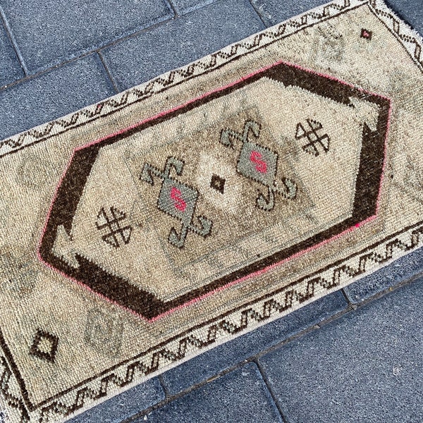 Turkish mini rug, Oushak rug, Vintage small rug, Brown rug, Organic wool rug, Boho decor rug, Ethnic rug, Bohemian rug, Doormat, 1.5x2.9 ft