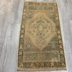 2x3 Brown rug, 2x3 Vintage rug, 2x3 Neutral rug, 2x3 Small rug, 2x3 Oushak rug, 2x3 Doormat rug, 2x3 Turkish rug, 2x3 Bath rug, 1.8x3.2 ft