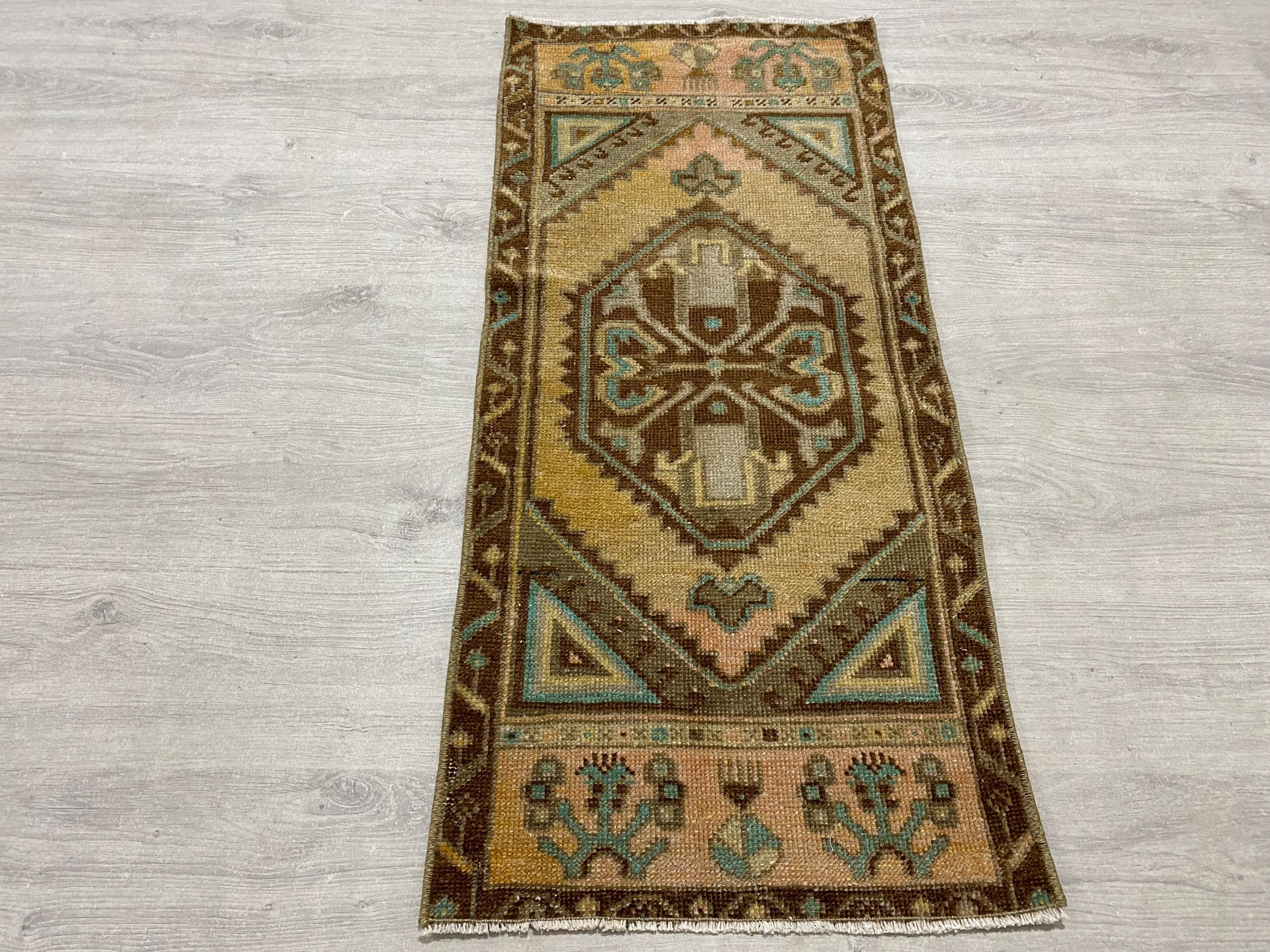 Small Vintage Rug - Etsy