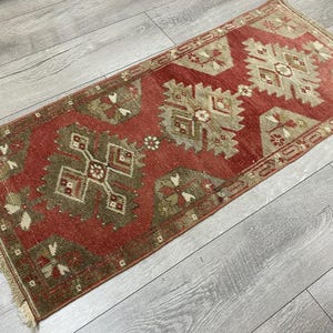 Turkish rug, Doormat rug, Small rug, Vintage rug, Red and brown rug, Oushak rug, Antique rug, Kitchen rug, Mini rug, Rustic rug, 1.6x3.7 ft
