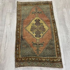2x3 Doormat rug, 2x3 Turkish rug, 2x3 Vintage rug, 2x3 Small rug, 2x3 Mini rug, 2x3 Oushak rug, 2x3 Wool rug, 2x3 Antique rug, 1.8x3.2 ft