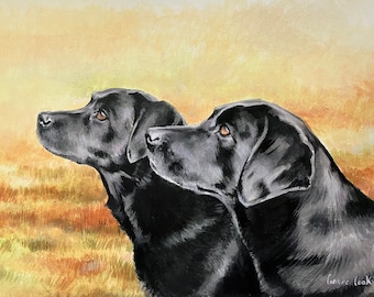 Lámina artística de un labrador negro "Observando al pajarito" Imagen de dos perros labradores retriever negros