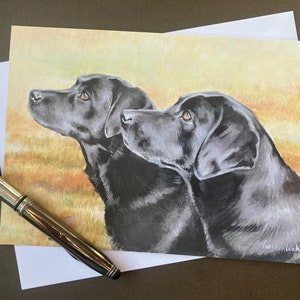 Tarjeta de felicitación con un labrador retriever negro "Observando al pajarito" Tarjeta de cumpleaños para amantes de los perros con dos labradores negros