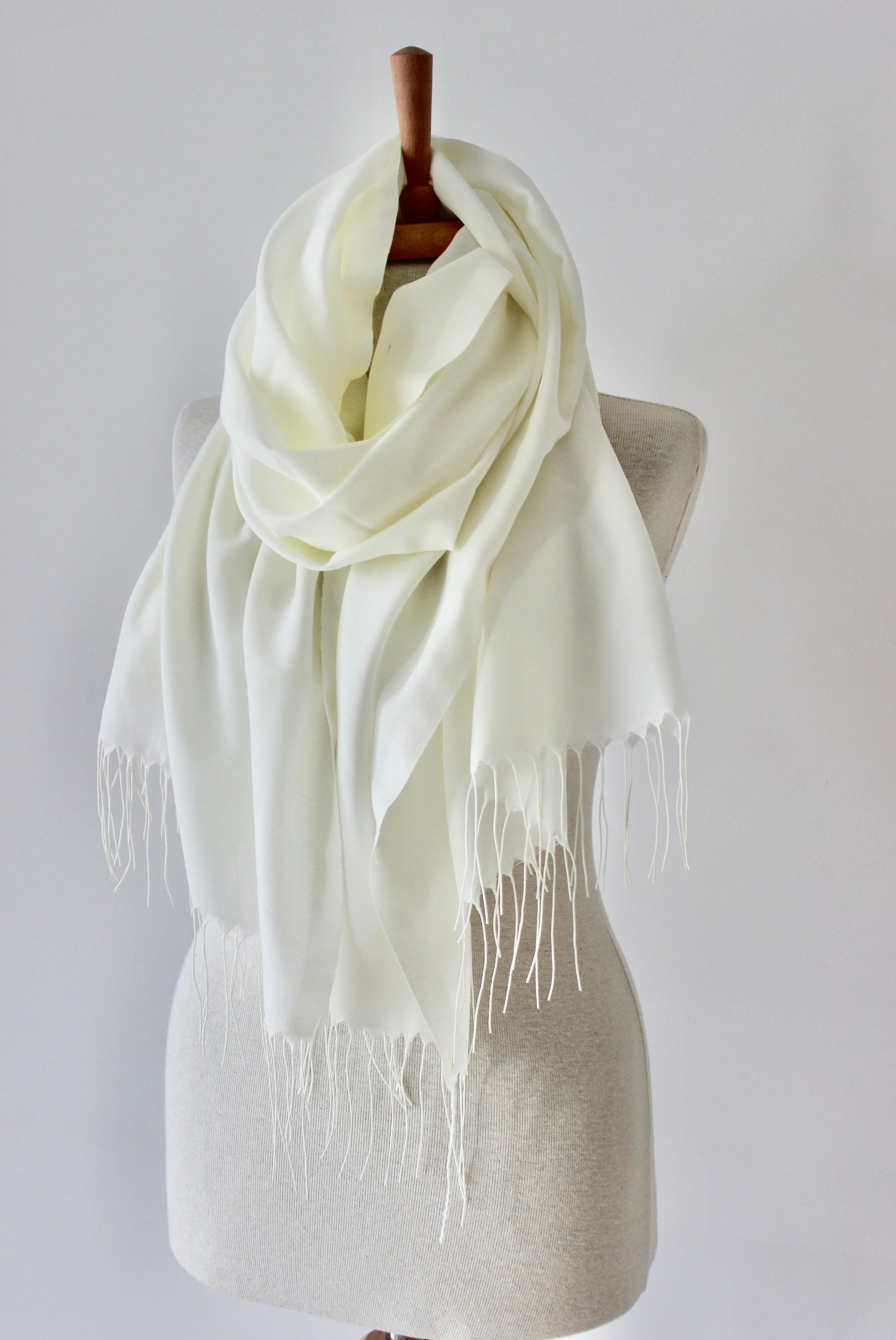 shawl warna cream