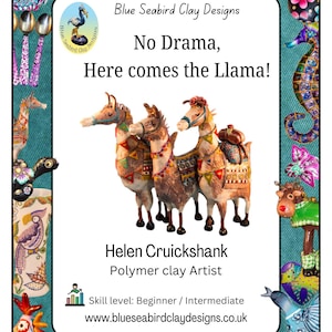 Puede incluir: Una obra de arte caprichosa con tres llamas de arcilla polimérica, cada una adornada con alforjas coloridas y detalles decorativos. La imagen incluye el texto "No Drama, Here comes the Llama!" y el nombre de la artista, Helen Cruickshank.