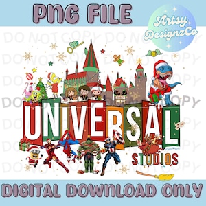 Może przedstawiać: Kolorowa cyfrowa ilustracja logo Universal Studios w świątecznym stylu. Logo jest otoczone przez różne postacie z popularnych filmów i programów telewizyjnych, w tym Harry'ego Pottera, SpongeBoba Kanciastopora i Grincha. Postacie mają na sobie czapki Świętego Mikołaja i trzymają świąteczne prezenty.