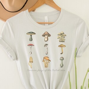 Maglietta Common Fungi of the British Isles, maglietta di funghi, maglietta Cottagecore, camicia di funghi vintage, camicia di Toadstool, illustrazione vintage