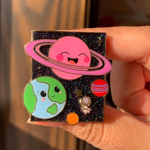 Space Love Story Hard Enamel Pin | Cute space enamel pin | space lover, NASA | kawaii space art, enamel pin, brooch, pin