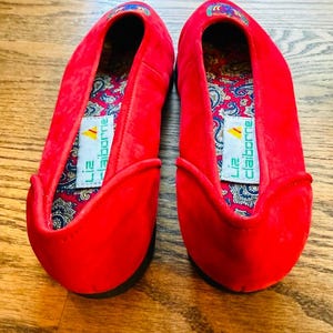 Vintage Liz Claiborne Sport Red Suede Embroidered Crest Loafers Flats Paisley