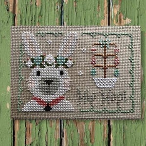 Hiphop! konijn, gezicht in vintage stijl, met bloemenslinger en ketting, primitief volkskunst kruissteekpatroon pdf door Acadia Stitchery