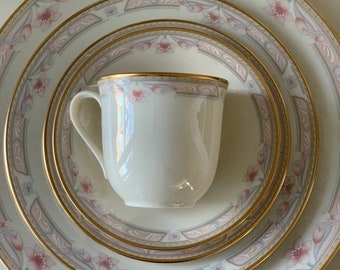 Lenox Bellair (Newer) | Metropolitan Collection | Select Dinner, Salad, Bread & Butter Plates or Teacups | Discontinued | Replacement