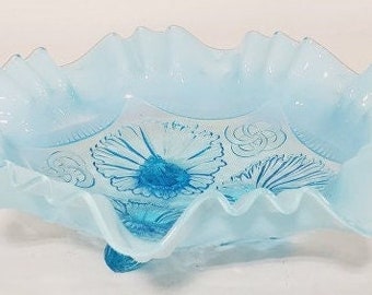 Zeldzame vroege blauwe opalen schaal van Fenton met keltische knoop, gegolfde rand en hoorn des overvloedspoten | 9,5 x 3 inch | Vakantiecadeau
