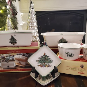 Platos para servir y hornear árboles de Navidad Spode en caja; Molde para pan de 9", juego de 2 moldes, juego de moldes para pan de 2 piezas, 2 platos con forma de diamante