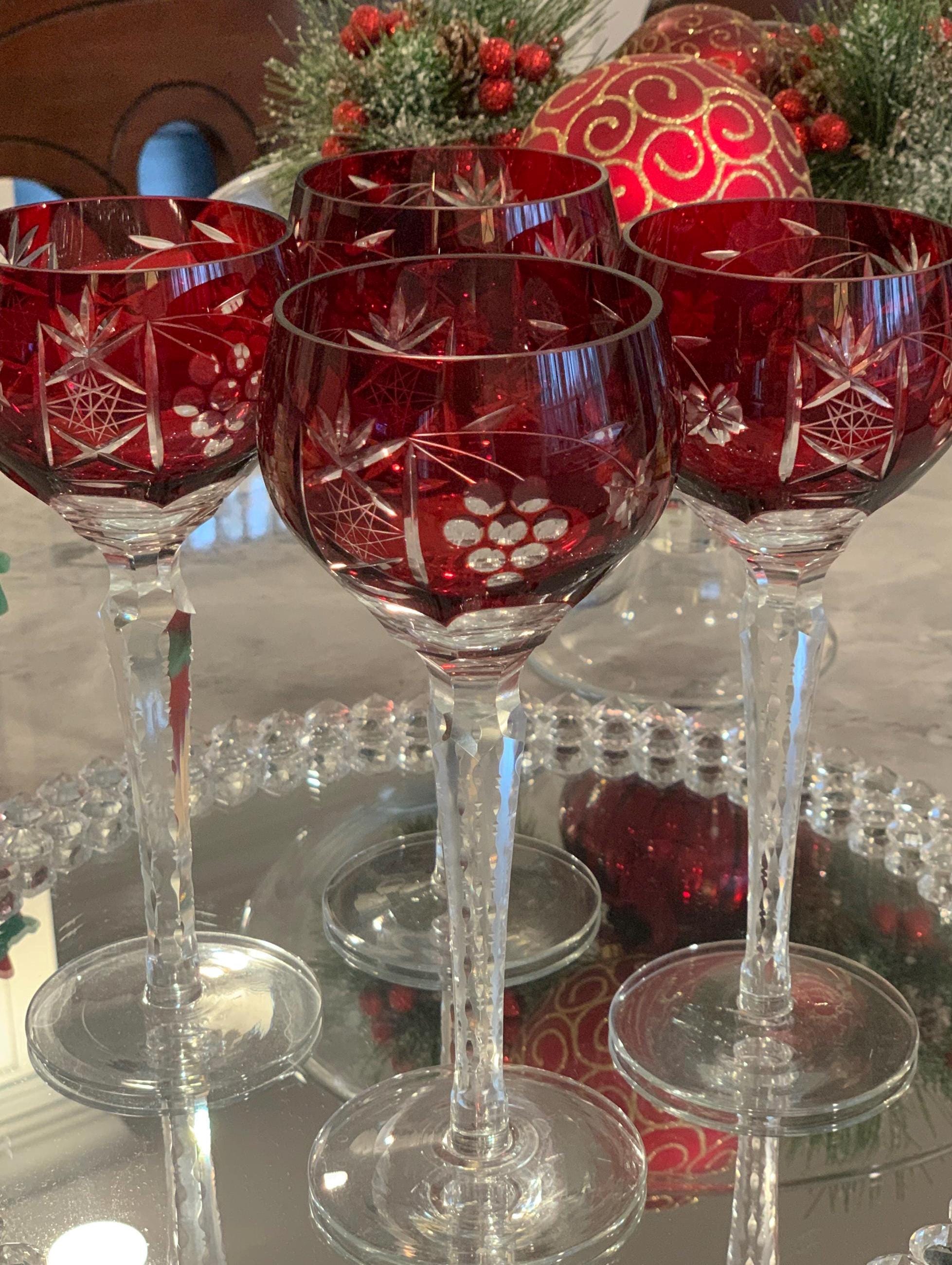 Vintage Mid-Century Glass Ashtray Ruby Red Triangular - E-mosaik, image size:1957x2599