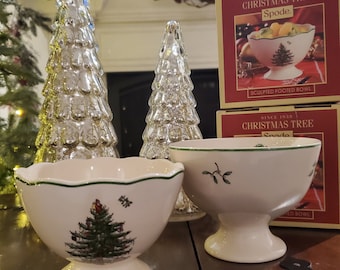 Spode Christmas Tree Sculpted Footed Bowl W/scalloped Edge