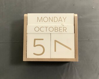 Perpetual Wood Block Calendar New In sealed Package 4 1/2”