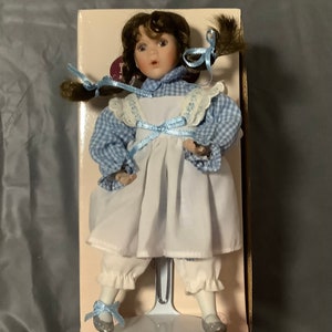 Ashton Drake The Wizard Of Oz Dorothy Porcelain Doll With Stand 94161 Mint Condition In Original Box 8”