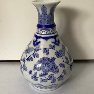 Traditional Chrysanthemum Chinese Porcelain Flower Vase 8.5 Inches -   Canada