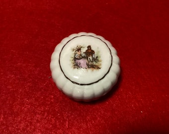 Vintage Victorian Style Fragonard Lovers Scene Porcelain Trinket Pill Box 2”