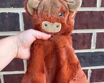 Handmade personalized highland cow lovey / animal baby tagged comfort / crinkle tag toy lovey / longhorn baby shower gift / embroidered name