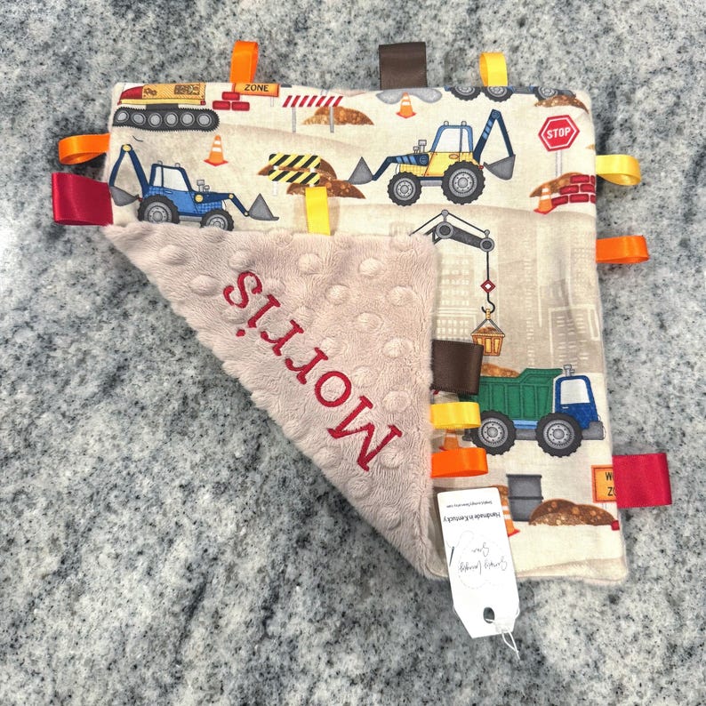 Construction baby crinkle toy / personalized/ Sensory Blanket / Construction truck nursery / boy baby gift / tummy time toy / embroidered afbeelding 5