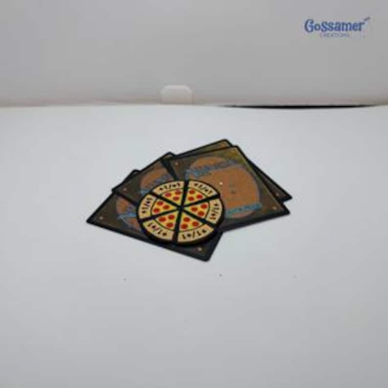 Pizza counters +1/+1 for Magic the Gathering lying on MTG cards