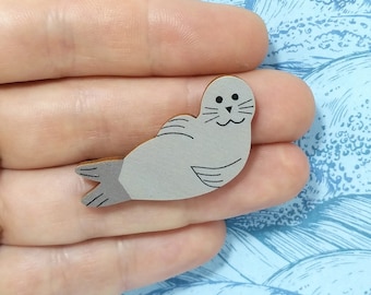 Seal Badge, Grey Seal Pin, Sealife Brooch, Sea Mammal, Common Seal, Sea Swimmer, Nature Pin, Coastal Pin