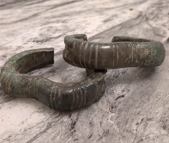 Ancient Bactrian Bronze Pair Bangles with amazing… - image 9