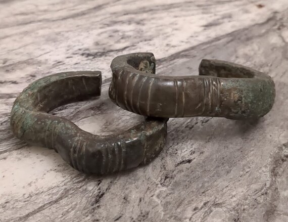 Ancient Bactrian Bronze Pair Bangles with amazing… - image 4
