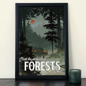 Puede incluir: Una impresión enmarcada con una escena de bosque verde oscuro y negro. El texto "Visit the atmospheric Forests of Hell" está impreso en blanco en la parte inferior de la impresión.