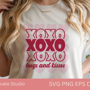 XOXO ハグ キス svg png eps dxf、バレンタイン ピンク クリカット カット ファイル 昇華、愛 デジタル クリップ アート、ハグとキス かわいい デジタル ダウンロード