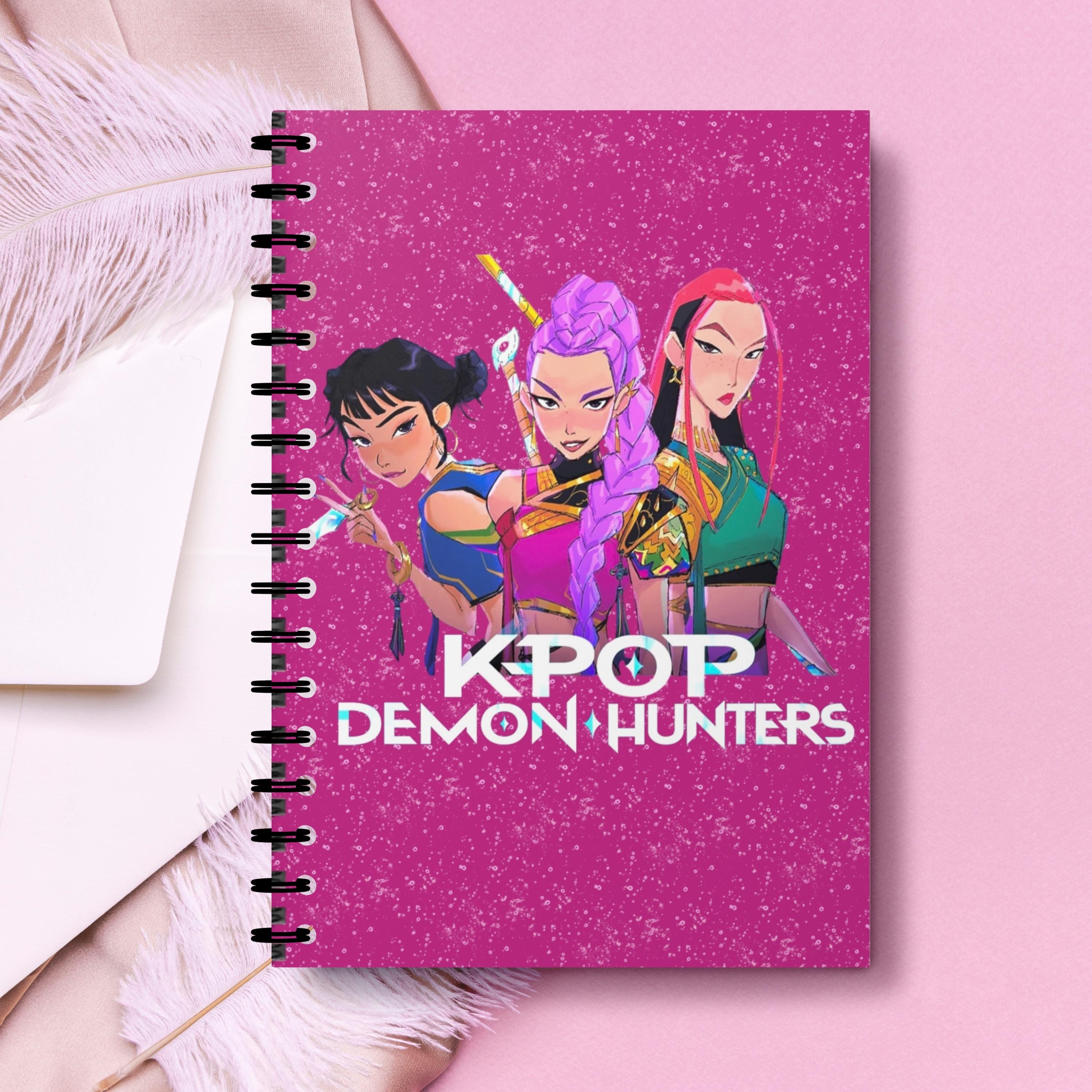 デーモンハンターズ DEMON HUNTERS HUNTRIX ルミ トレカ Huntrix K-POP デーモンハンターノートブック ミラ、ルミ