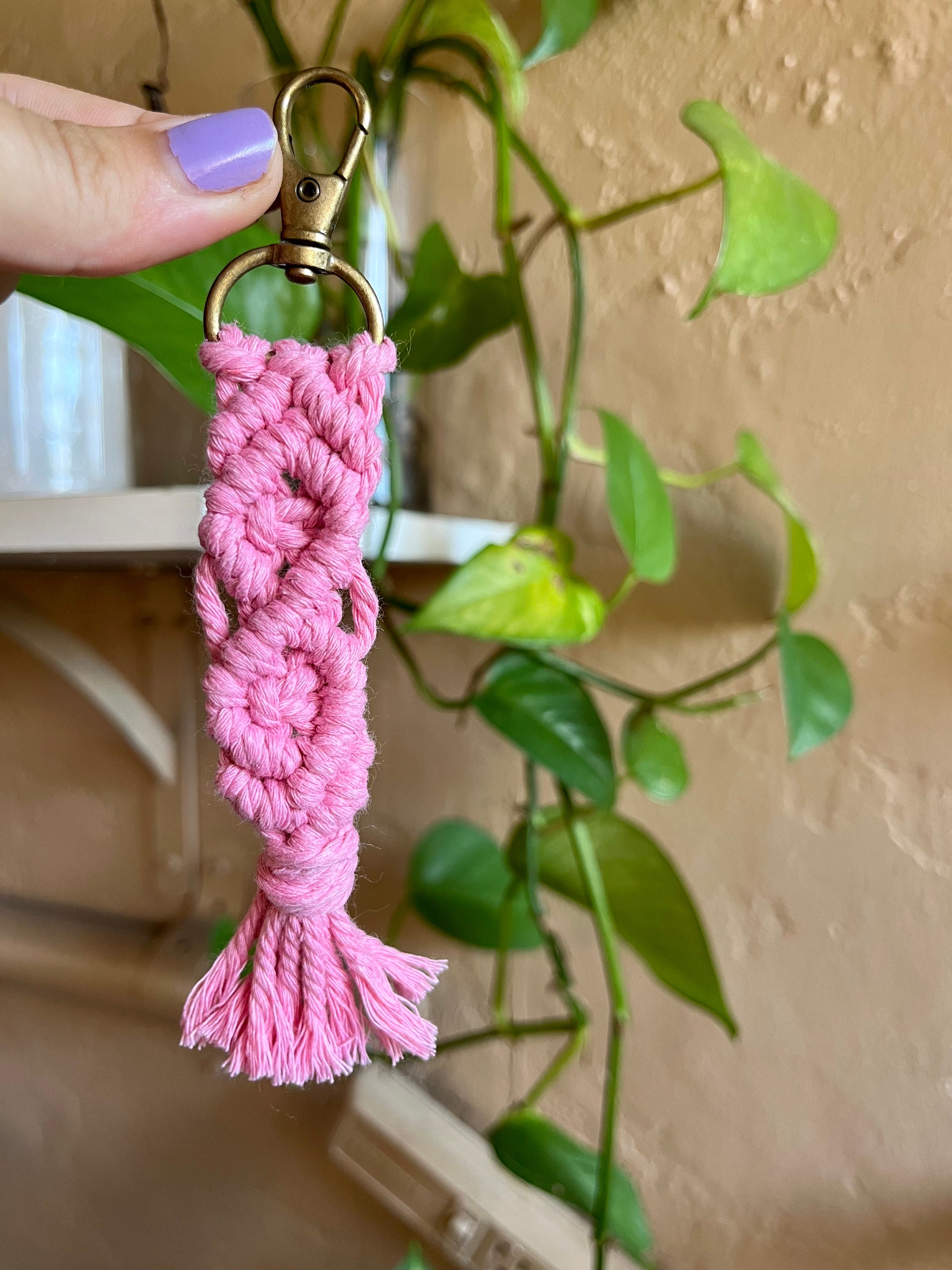 マクラメキーチェーン - ピンク - Etsy 日本
