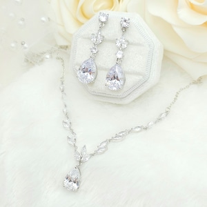 SILVER Leaf With Long Drop Teardrop Earring & Necklace Set. Rose gold Bridal Jewelry Set. Bridesmaid Set.-2 Colors