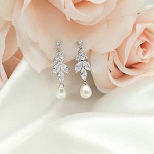 ROSE GOLD , SILVER Pearl Drop Earring. Pear Bracelet. Bridesmaid Jewelry. Bridal Jewelry. Leaf With Pearl Earring. Bracelet Set.-2Colors