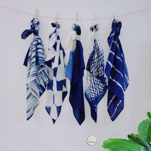 Bandana shibori tie-dye 25 pouces, écharpe carrée faite main, foulard, foulard, déco de sac, indigo végétal, accessoire femme toutes saisons