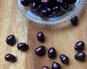 Plum purple pearl drops (5)