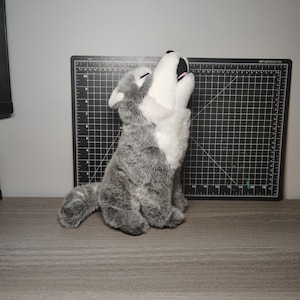 Huilende wolf knuffel Knuffelhuis Pluche knuffelzacht