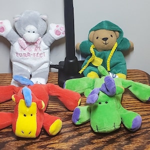 CUATRO Mary Meyers Miniatura Stuffies 1990&#39;s Peluches de Peluche - Gato Eres Purrfect pequeño oso dos coloridos alces vintage niños regalo de juguete