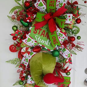 Guirnalda de monstruo verde, colgador de puerta navideño verde, corona de puerta principal con guirnalda de joyas, corona de uso diario, guirnalda de uso diario, corona de guirnalda navideña, guirnalda de puerta