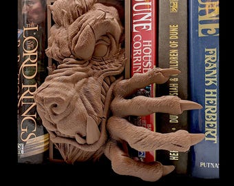 Werewolf Book Nook – 3D Printed Gothic Shelf Insert - Horror Decor