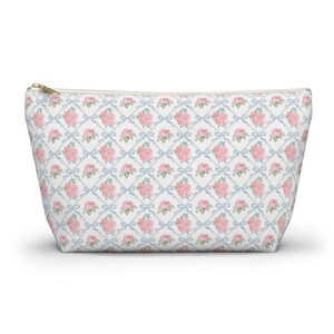 Rose Cottagecore Accessory Pouch: Floral Print, Zippered Organizer