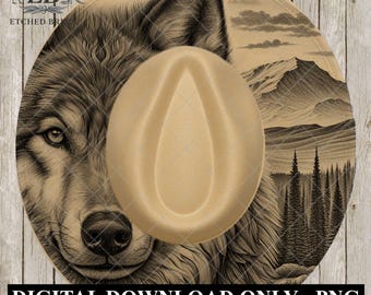 Può includere: Un cappello fedora beige con un'illustrazione dettagliata di un lupo in seppia sul bordo. Lo sfondo presenta un paesaggio montano e alberi sempreverdi. Il testo "DIGITAL DOWNLOAD ONLY - PNG" è in basso.