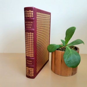 The Adventures of Huckleberry Finn, Mark Twain, 1981 Easton Press Illustrated, Vintage Leather Bound Book
