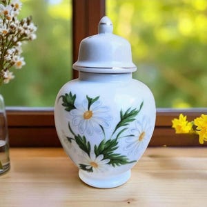 Vintage White Floral Daisy Ginger Jar